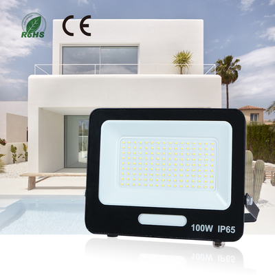 Une lampe projetrice d'éclairage de grande surface avec angle pliable, installation facile, faible consommation d'électricité et produits personnalisables